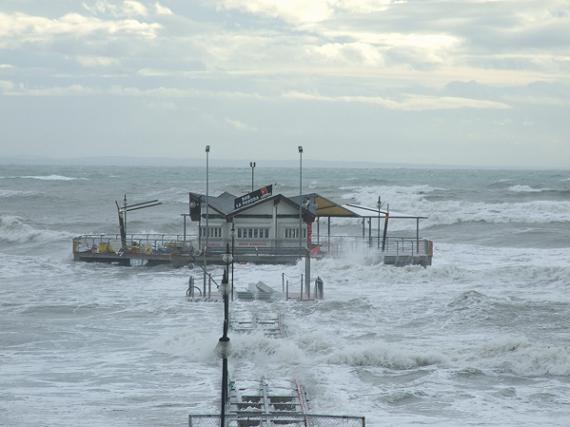 149_2 SCIROCCATA E ALTA MAREA: ANCHE A LIGNANO LA FURIA SI E'SCATENATA