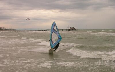 LIGNANO 23.04.2009: PIOGGIA & VENTO - WINDSURF & KITE IN ACQUA