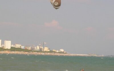 25 settembre: bora moderata con festa in acqua dei coloratissimi kitesurf