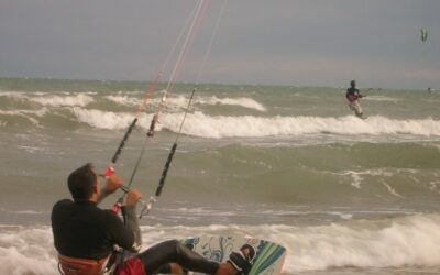 12 ottobre BORA E FREDDO A LIGNANO, IL MARE SI COLORA DI KITE E WINDSURF