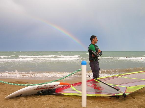 ARCOBALENO SABATO 24 LUGLIO E WINDSURFISTI IN AZIONE