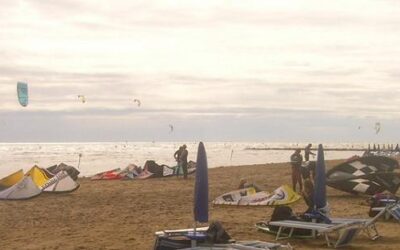 PASSATA E' LA TEMPESTA, KITERS E WINDSURFERS ANCORA IN FESTA ... A LIGNANO RIVIERA