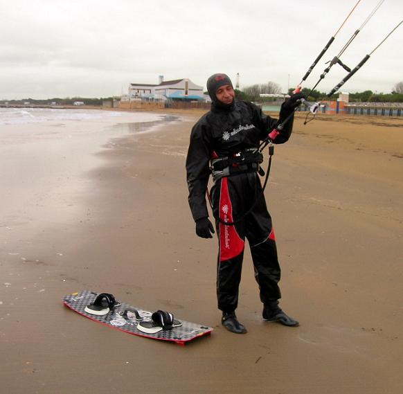 25 DICEMBRE 2010 ORE 13.00: A LIGNANO SI FESTEGGIA IN ACQUA CON IL KITESURF