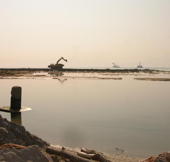 CONTINUANO DRAGAGGI E SCAVI ALLE FOCI DEL TAGLIAMENTO-PORTO LIGNANO SEMPRE PIU' PROBLEMATICO