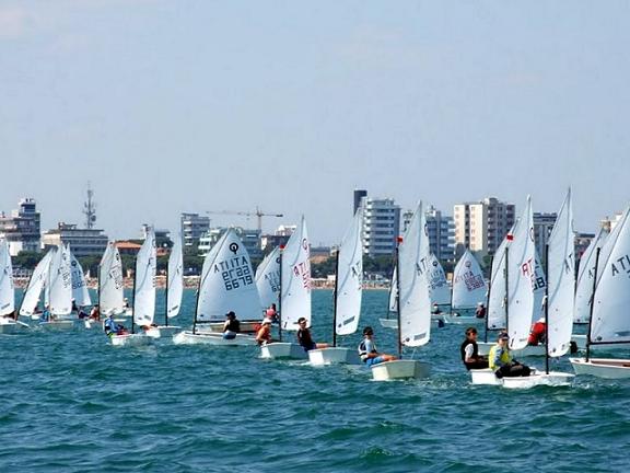 SELEZIONE OPTIMIST A LIGNANO: 70 RAGAZZI IN ACQUA