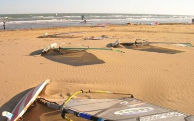 WINDSURF E KITESURF DA TUTTA EUROPA CENTRO ORIENTALE IL 14 OTTOBRE A LIGNANO CON LA BORA