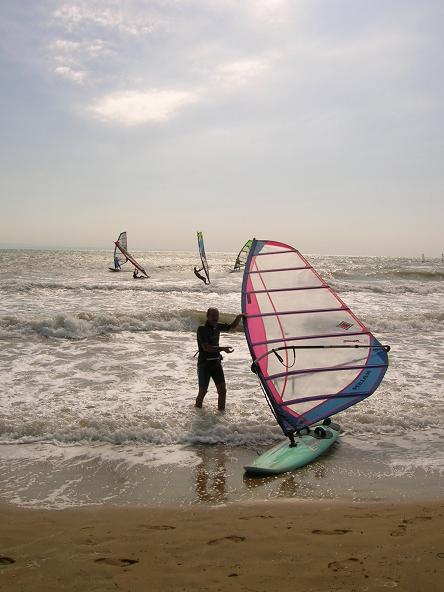 ACCOGLIENZA AGLI SPORT DI MARE A LIGNANO S.: SOLLECITATI I CANDIDATI A SINDACO DELLA CITTA'