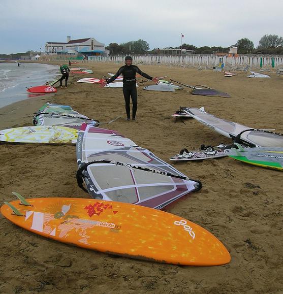 LA CALATA DI WINDSRUF E KITE DOMENICA 13 MAGGIO AL LEVARSI DELLA BORA