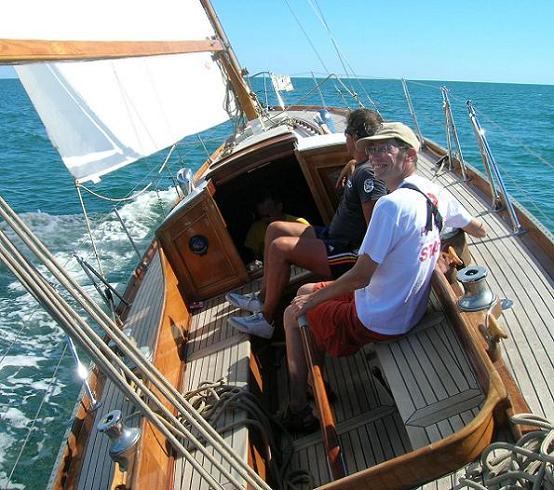 SERENITY IL LEGNO CLASSICO RESTAURATO NAVIGA A LIGNANO PER TUTTI