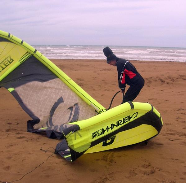 SCIROCCO E BRUTTO TEMPO A LIGNANO NON SCORAGGIANO KITERS VENERDI' 17 GENNAIO