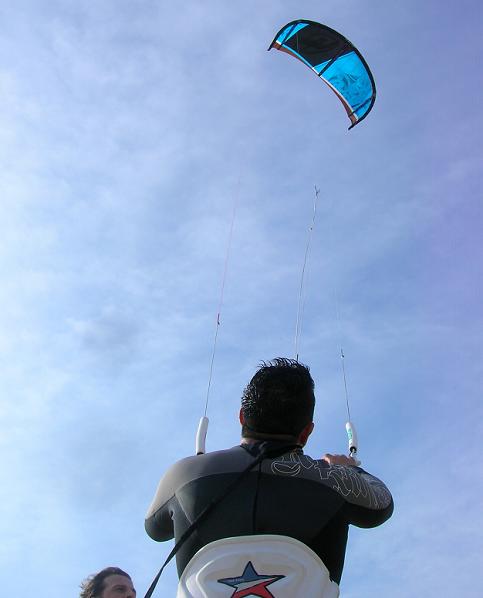 BORA E SOLE A LIGNANO: KITE E WINDSURF IN ACQUA