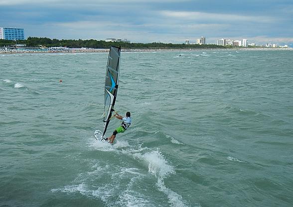 DOPO LO SCIROCCO, BORA A LIGNANO IL 14 AGOSTO, GLI SPORT D'ACQUA FREMONO