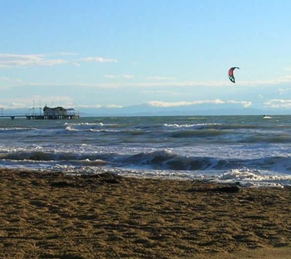 IL RAFFICATO FRONTE FREDDO DEL 22 OTTOBRE ATTIRA A LIGNANO S. TAVOLE E VELE