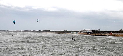 SABATO 18 APRILE: ALTRA GIORNATA MEMORABILE IN MARE A LIGNANO S. (UD) CON BORA FORTE