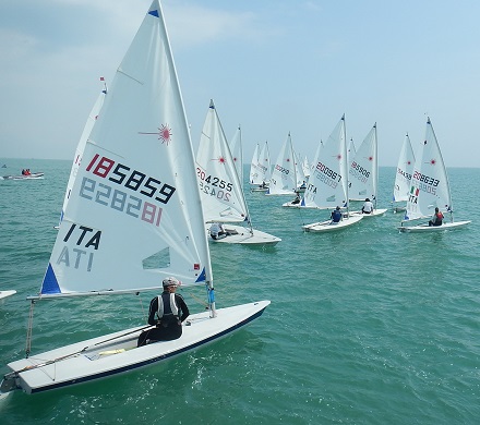 VELA: 80 LASER A LIGNANO PER LA REGATA INTERZONALE 26.04.2015