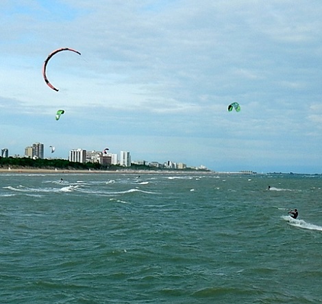 DOMENICA 27/09/15 DI BORA A LIGNANO: CONSUETA FESTA IN ACQUA PER TAVOLE E VELE