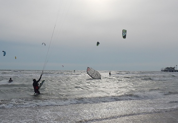 INIZIO ANNO CON MALTEMPO, BORA, FREDDO ESALTA I WINDSURF e KITESURF LIGNANESI