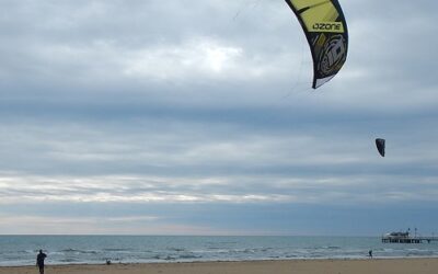 KITESURF A LIGNANO CON VENTO E PIOGGIA