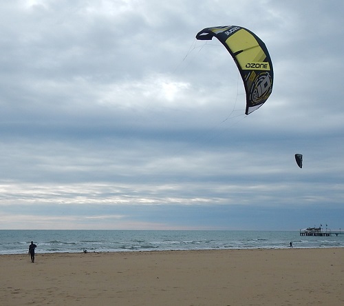 KITESURF A LIGNANO CON VENTO E PIOGGIA