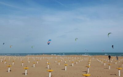 ANCORA VENTO E SOLE E SEMPRE FESTA IN ACQUA PER TAVOLE E VELE DOMENICA 17 APRILE