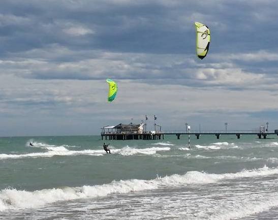 2 MAGGIO ... CONTINUA LA FESTA IN MARE A LIGNANO PER KITESURF E WINDSURF