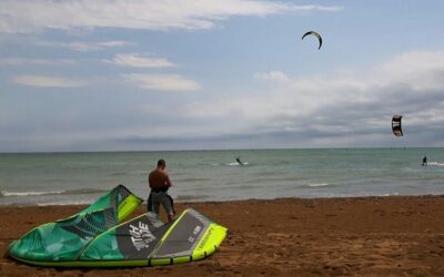 GRANDINE E MALTEMPO A FINE GIUGNO: SPORTIVI DEL MARE IN ACQUA A LIGNANO