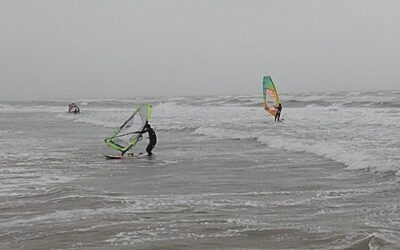 SCIROCCATA 5 NOVEMBRE: IN ACQUA A LIGNANO WINDSURF E KITESURF