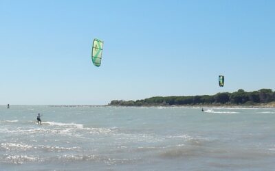 MALTEMPO E VENTO 7 AGOSTO 2017: KITESURF IN ACQUA MA CON SEMPRE NUOVI OSTACOLI A LIGNANO SABBIADORO