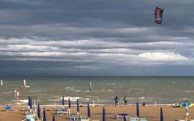 MALTEMPO ALLAGAMENTI...MA ANCHE VENTO SOSTENUTO ... TAVOLE E VELE IN ACQUA