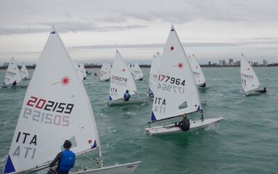 Splendida e ventosa Regata Laser domenica 18 marzo... in riva i kiters a Lignano