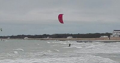 Freddo e bora per la festa domenicale degli sport di mare a Lignano S,