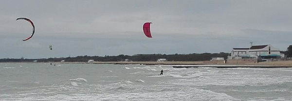 Freddo e bora per la festa domenicale degli sport di mare a Lignano S,