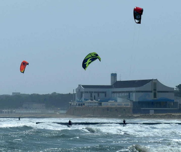 Scirocco, onda, sole a Lignano 24 aprile: tavole e vele in festa

Spettacolare giornata per gli am