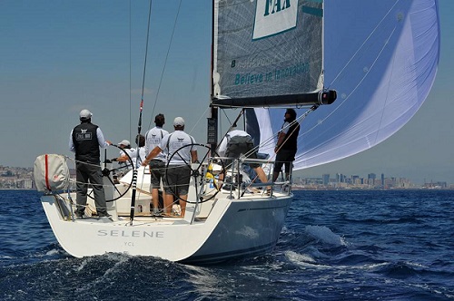 MONDIALI VELA: SELENE PORTACOLORI LIGNANO VINCE CL. B