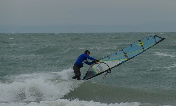 Ancora Bora gelida a #Lignano... sempre entusiasmo in mare con windsurf e kitesurf domenica 10/01/21