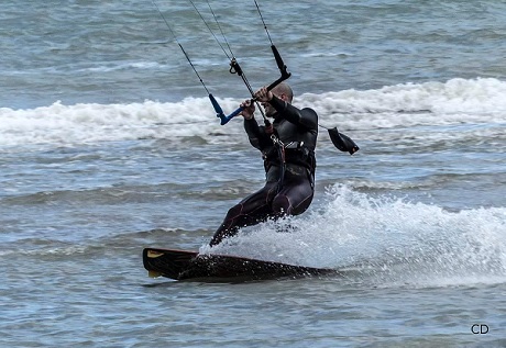 Bora pasquale sabato 16 aprile: in mare a godersi la giornata con tavole e vele