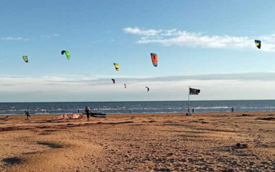 Giornatona di mare, sole, vento, sport a Lignano: in acqua con tavole e vele 26 novembre 2022