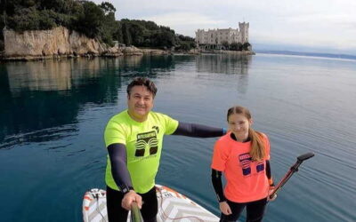 No wind, no problem: Sup a Trieste per gli inesauribili Emma e Andrea