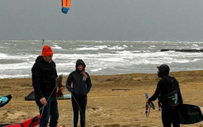 Bora a Lignano 21.11.2023: giovani e veterani in mare a divertirsi