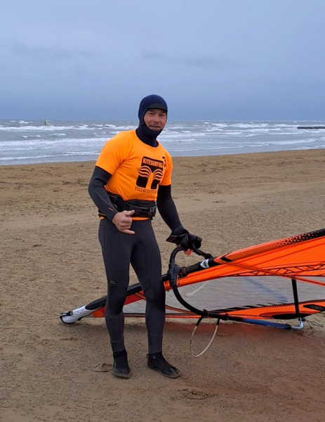 Stefano Galasso si appresta a uscire in mare venerdì 19 gennaio