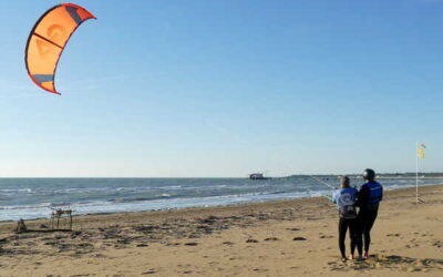 Borino e sole a Lignano neoappassionatissimi si cimentano nel kitesurf