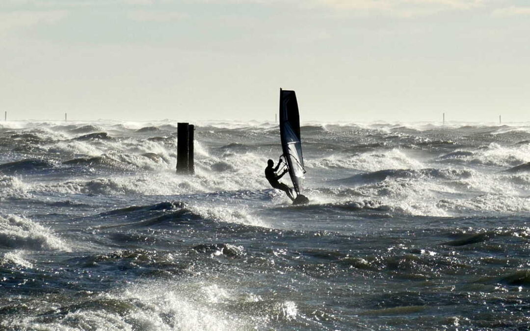 Sole e Bora forte a Lignano Sabbiadoro: si esce in mare con raffiche a 47 nodi 13/01/2025