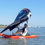 Il campione paralimpico di vela Antonio Squizzato si cimenta con kite e wing a Lignano Sabbiadoro
