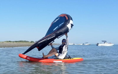 Il campione paralimpico di vela Antonio Squizzato si cimenta con kite e wing a Lignano Sabbiadoro