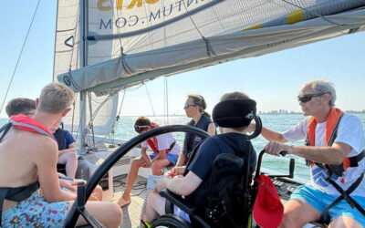 In mare a veleggiare in equipaggio multisportivo tutto è possibile per tutti a bordo dell'accessibile Càpita a Lignano Sabbiadoro