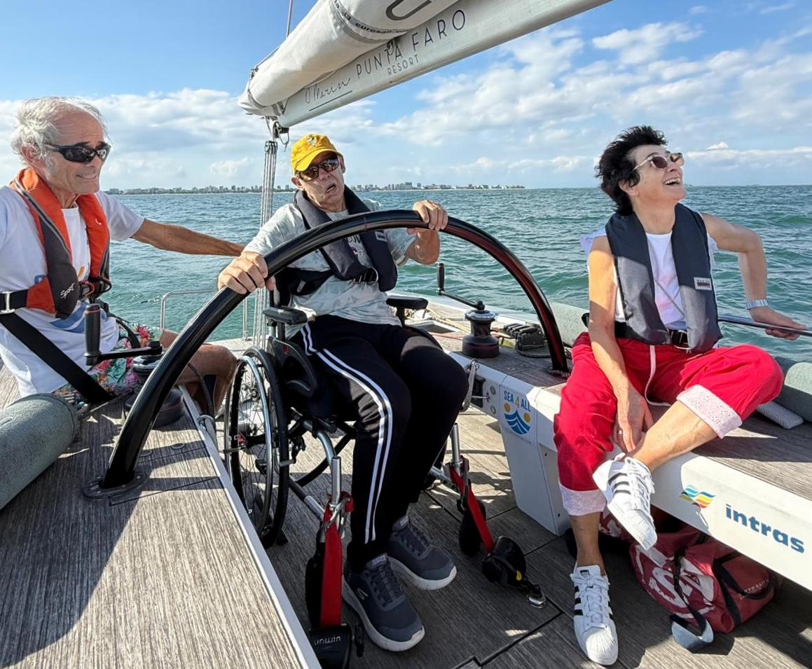 Al timone Tutti veleggiano al largo di Lignano