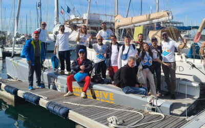 I partecipanti dell'evento organizzato dal Comitato Italiano Paralimpico - Friuli Venezia Giulia rientrati alla base dopo la veleggiata in mare in vista della regata di domenica 12 ottobre