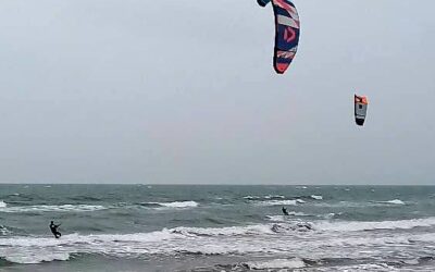 Neve, bora, gelo ... inizio anno della Befana in mare a Lignano con tavole e vele 06.01.2026