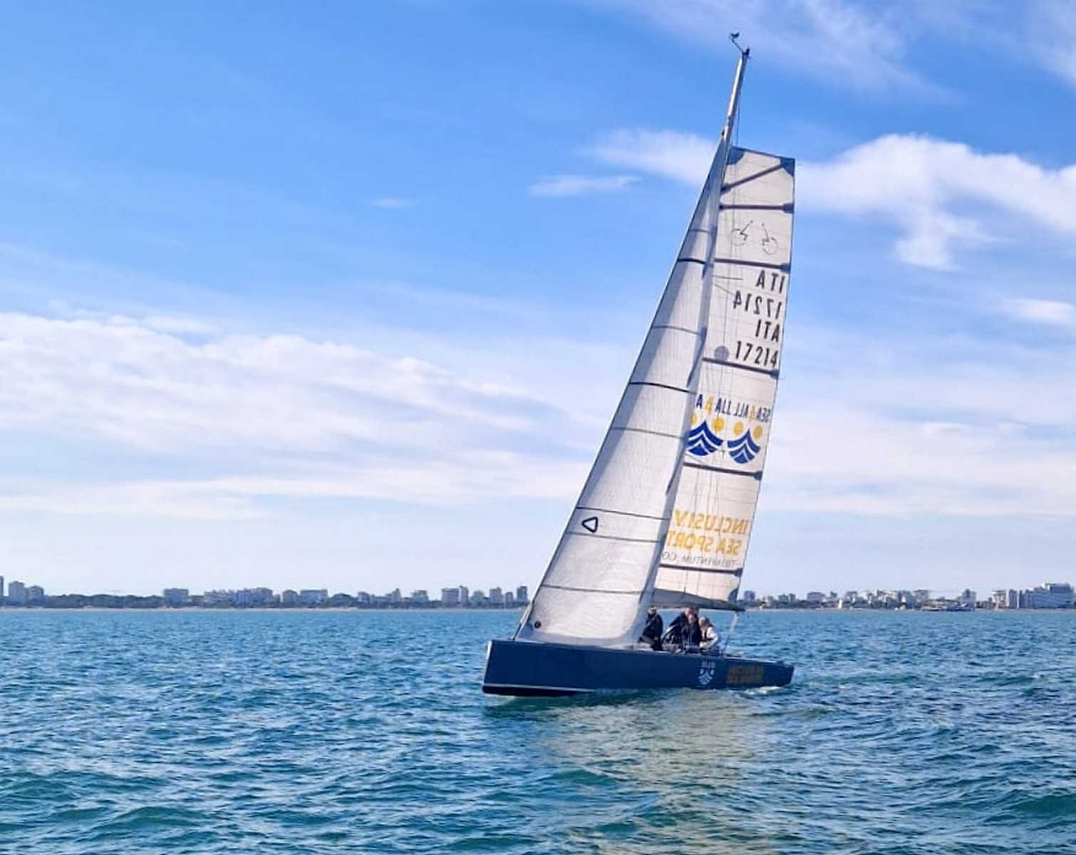 Pasqua spettacolare a Lignano veleggiando in mezzo al mare Pasqua spettacolare a Lignano veleggiando in mezzo al mare