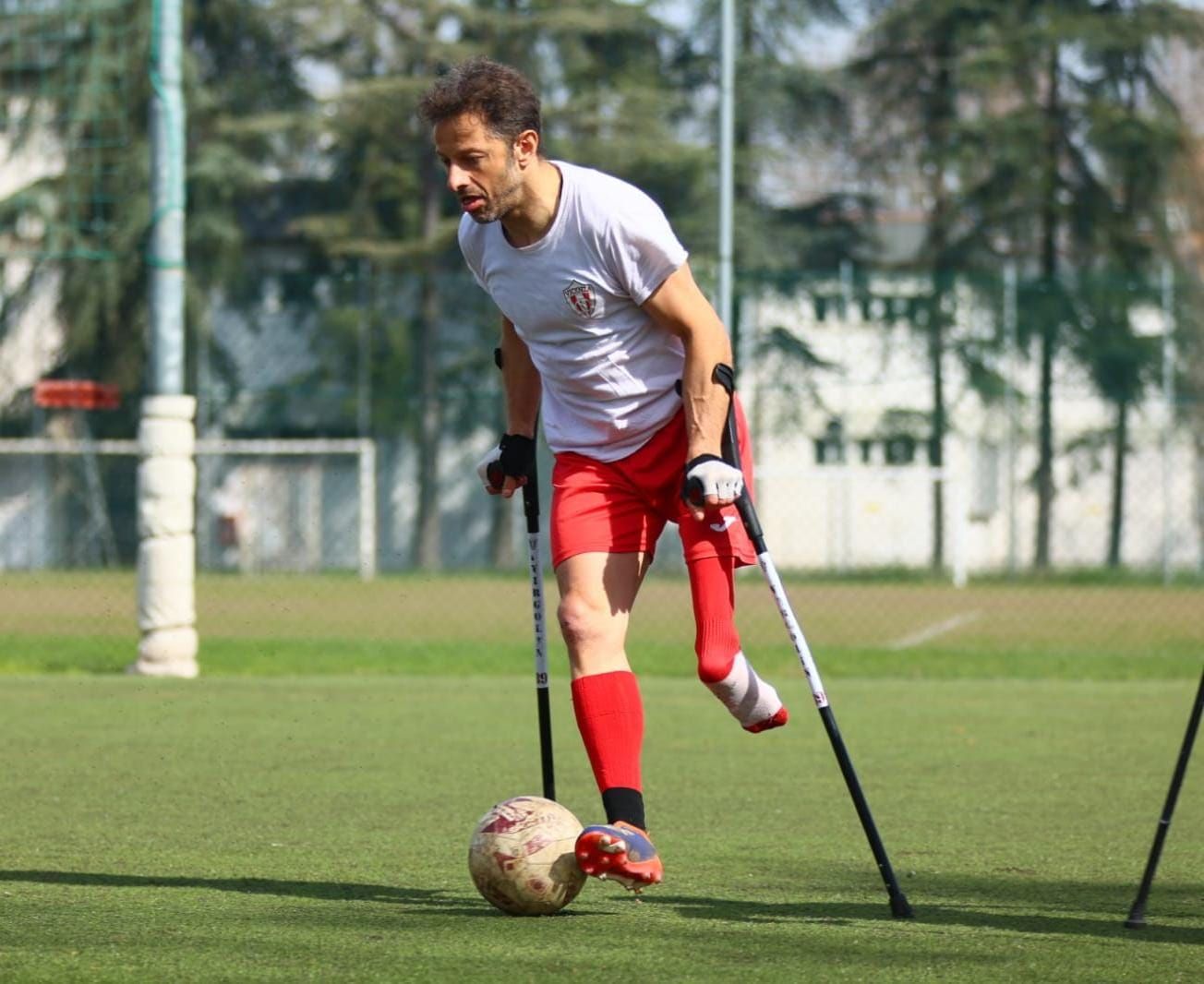 Zaral Virgolin un poliedrico atleta e volontario all'Europa League di calcio amputati